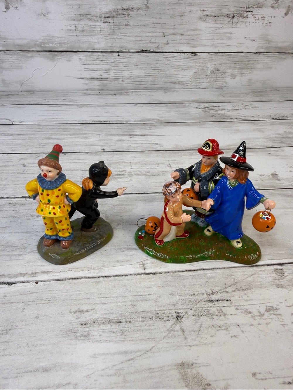 Dept 56 Snow Village Trick or Treaters 2 accessories